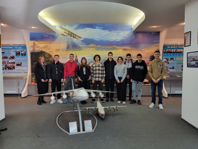 Екскурсія групи БІ-204Б під час години корпоративної культури в музей НАУ